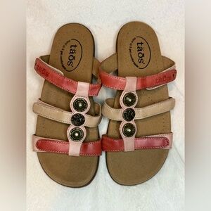 Taos Prize 4 premium leather slide sandals in a multi-color women’s shoes size 6
